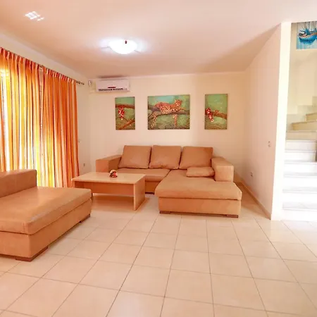 Large Villa With Pool In Madronal De Fanabe Vila