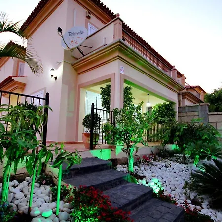Large Villa With Pool In Madronal De Fanabe Vila *
