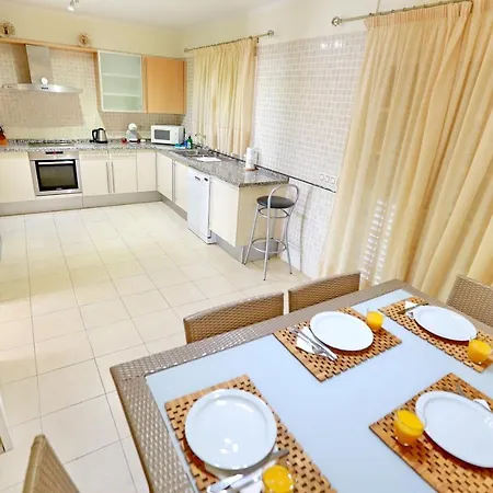 Vila Large Villa With Pool In Madronal De Fanabe *