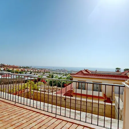 Vila Large Villa With Pool In Madronal De Fanabe *