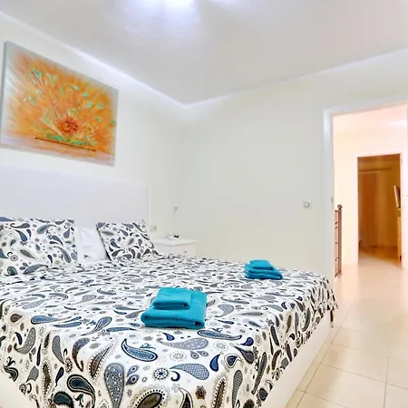 Large villa with pool in Madroñal de Fañabé