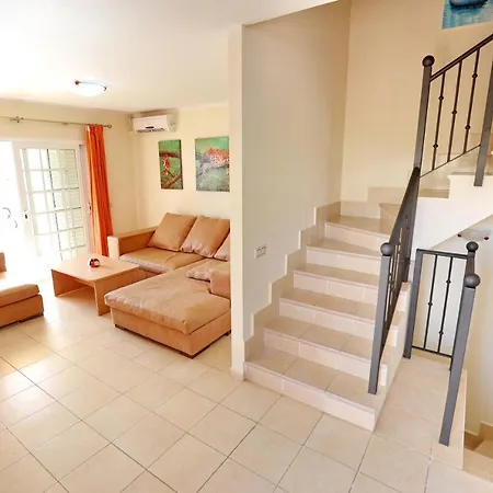 Large villa with pool in Madroñal de Fañabé *