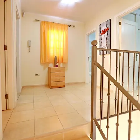 Large villa with pool in Madroñal de Fañabé Villa Costa Adeje (Tenerife)