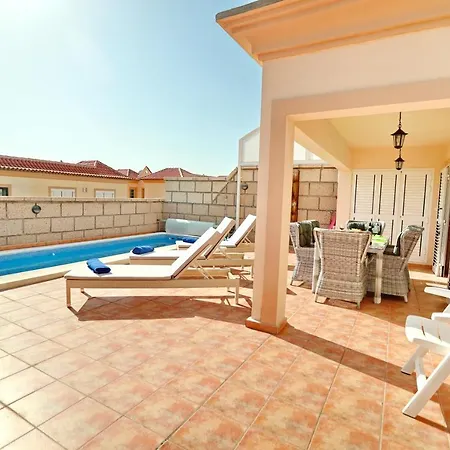 Large villa with pool in Madroñal de Fañabé